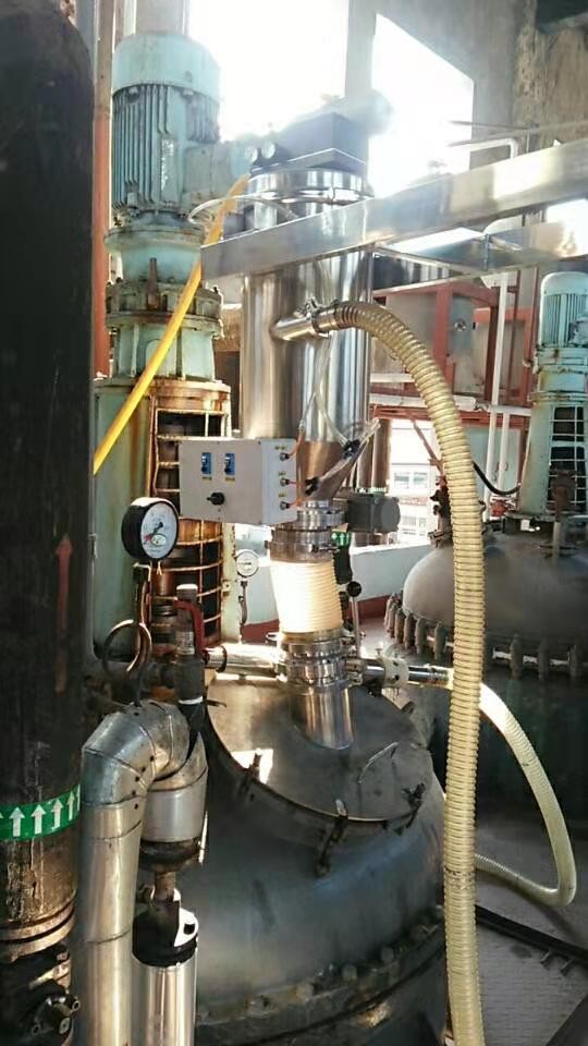 真空上料机向反应釜内加固体物料，如何应对釜内高温工况？